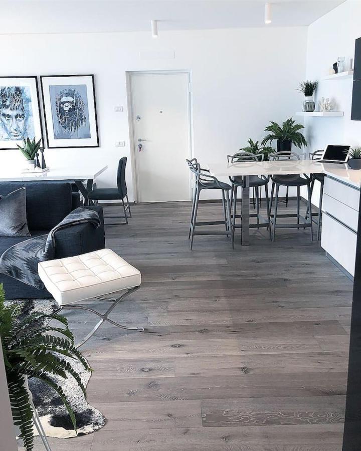 Ferienwohnung Ulivi Luxury Loft & Pool - The House Of Travelers Carate Urio Exterior foto